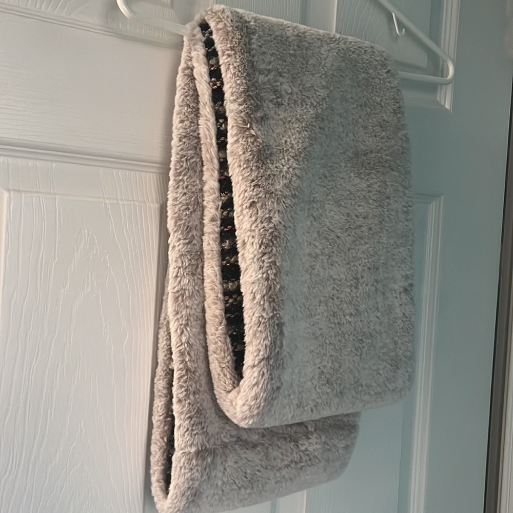 Super soft Infinity Scarf reversible, plush tan faux fur & black w/multicolor - Picture 2 of 5